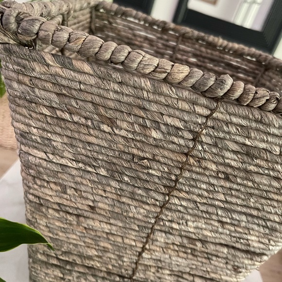 🌿Boho Style Basket/Planter/Trash Can🌿 - Picture 4 of 6